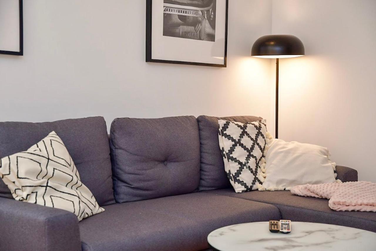 Apartament Lekka Lägenhet Warszawa Exteriör bild